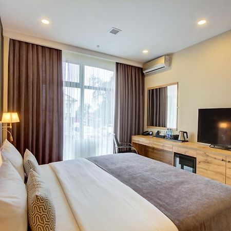 Aurum Hotel Bishkek Exterior foto
