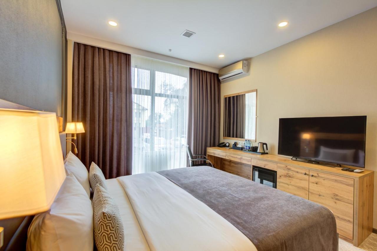 Aurum Hotel Bishkek Exterior foto
